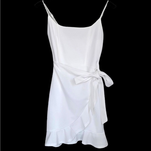 SHE+SKY, FIGURE HUGGING, WHITE MINI DRESS. TRENDY SQUARE NECKLINE. SIZE L - Picture 3 of 5